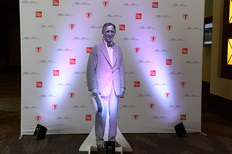 会場入口に展示されたハーベイ・サミュエル・ファイアストンのパネル。同氏の生誕150周年のお祝いが行なわれた