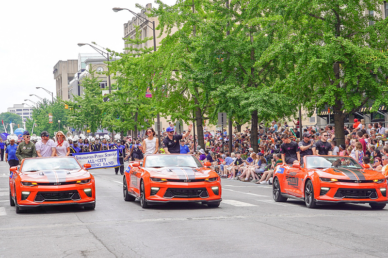 11列目のドライバー、左から31位ジャック・ハーベイ選手、32位アレクサンダー・ロッシ選手、33位コナー・デイリー選手