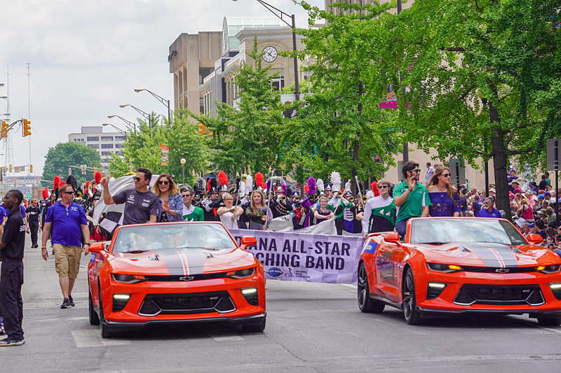 6列目のドライバー、左から18位ロバート・ウィッケンス選手、17位カイル・カイザー選手