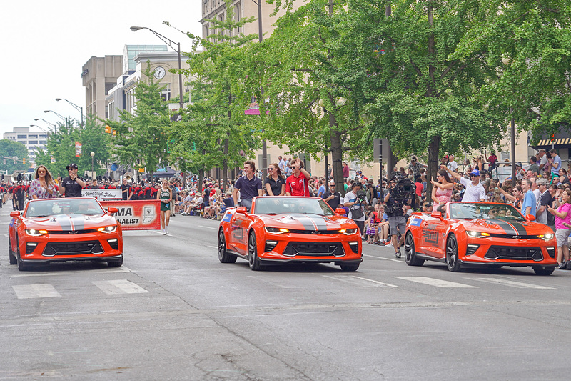 4列目のドライバー、左から12位マルコ・アンドレッティ選手、11位マセアス・リースト選手、10位トニー・カナーン選手