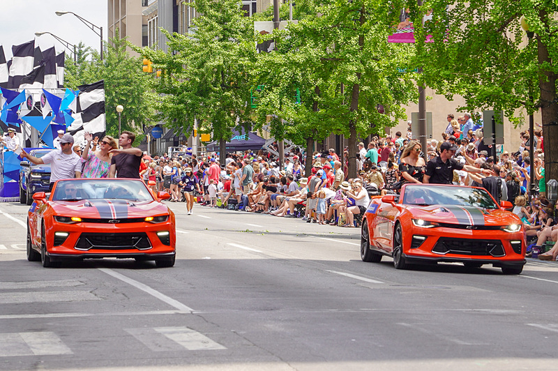 フロントローは特別扱いで、まずは3位のウィル・パワー選手（左）と、2位のシモン・パジェノー選手（右）が登場