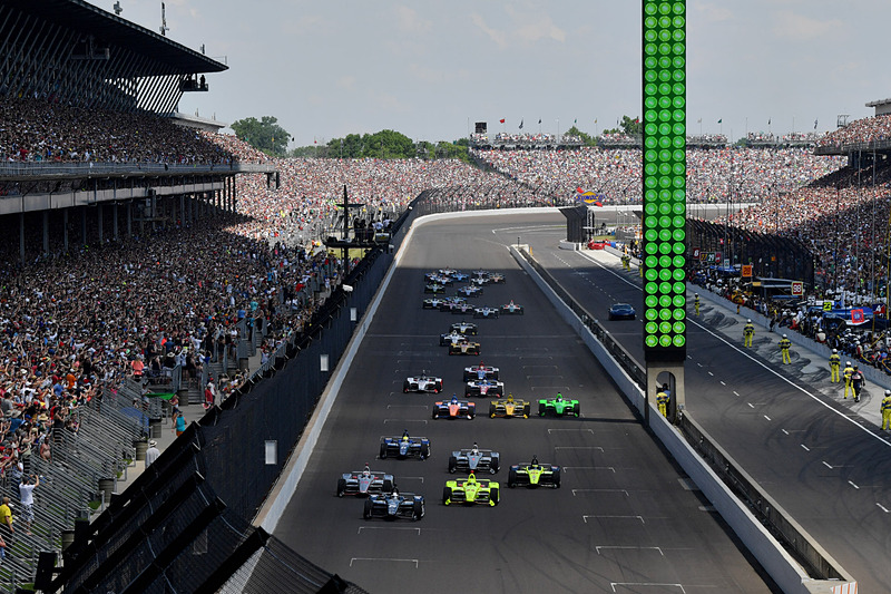 12時23分にグリーンフラッグが振られ、レースはスタート