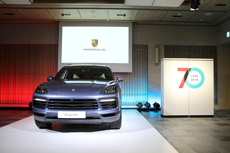 会場では第3世代の新型「カイエン」（カイエン S）をさりげなく展示。日本での正式発売は7月21日
