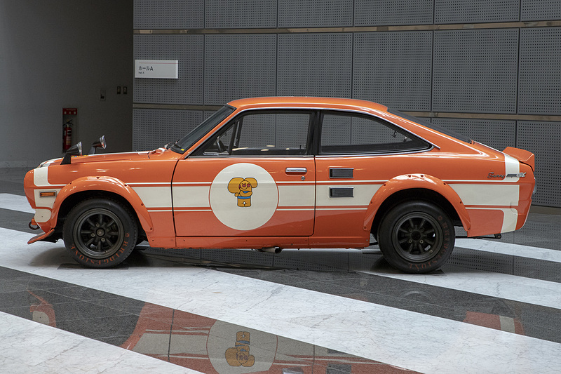 艶があるとかきれいというだけでなく、面や線がパキッとしていて旧車にありがちなヤレ感がない。痛みやすいステップまわりも非常にきれいだ