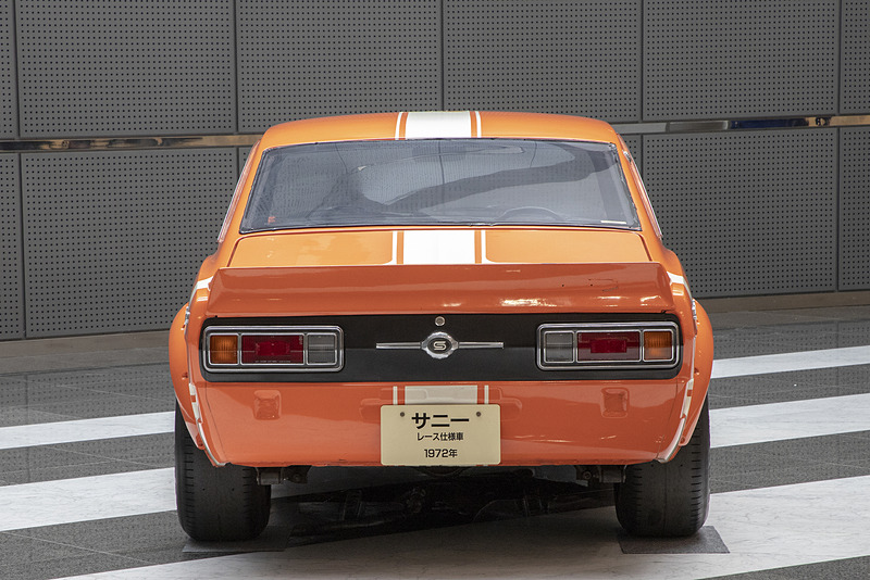 艶があるとかきれいというだけでなく、面や線がパキッとしていて旧車にありがちなヤレ感がない。痛みやすいステップまわりも非常にきれいだ