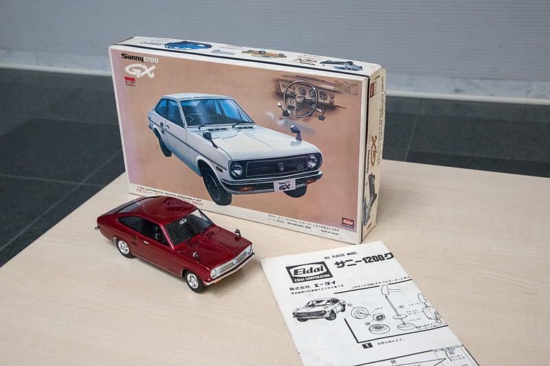 クラブ員が持参したサニー 1200 クーペ GXのプラモデル。当時のものでメーカーはエーダイ。価格は300円だった
