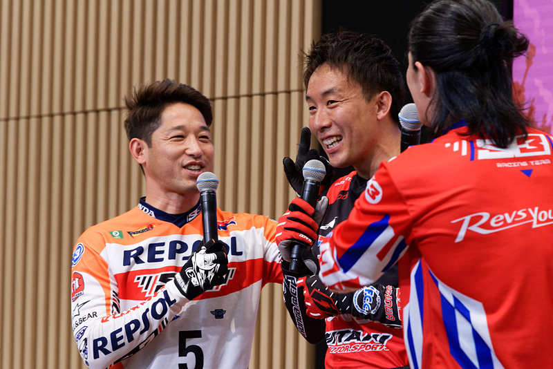 幼なじみということもあって気安い間柄の藤波選手（左）と小川選手（右）