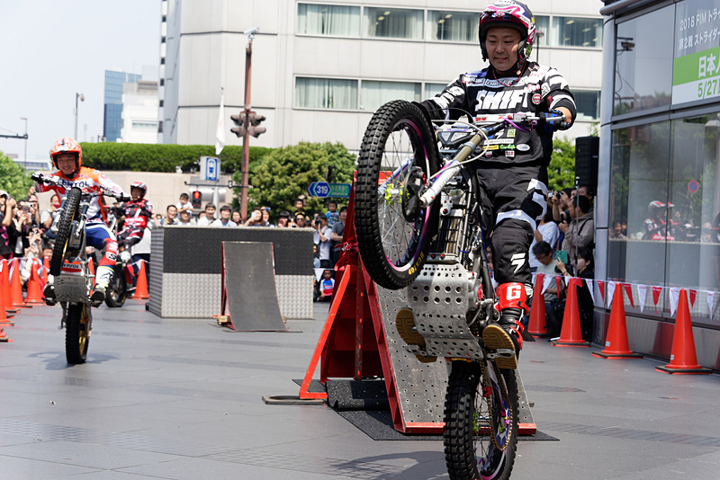 屋外でのデモランの様子