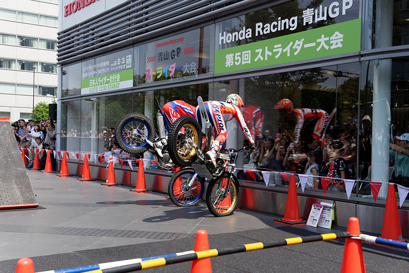 屋外でのデモランの様子