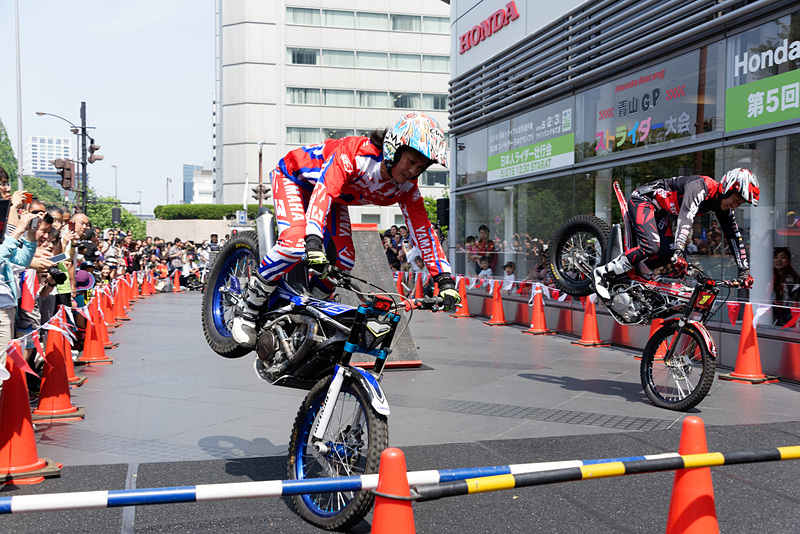 屋外でのデモランの様子