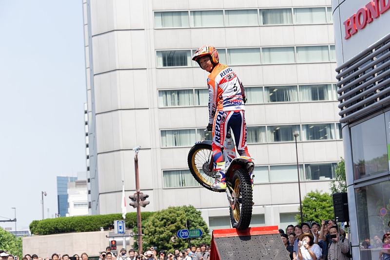 屋外でのデモランの様子