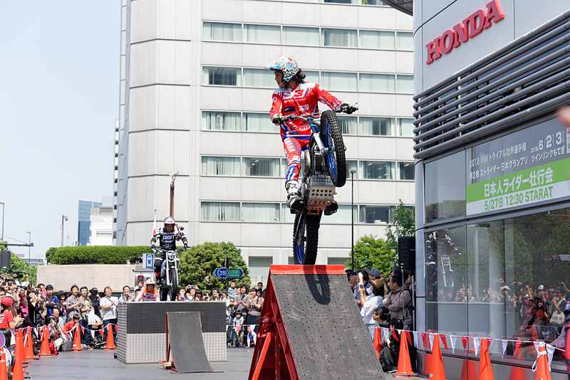 屋外でのデモランの様子