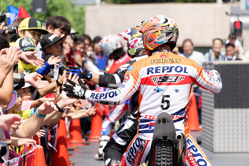 屋外でのデモランの様子