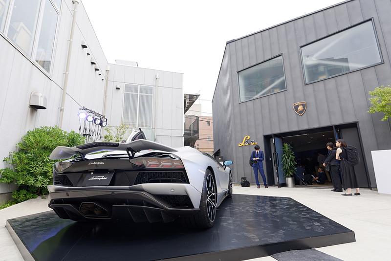 会場では「アヴェンタドール S ロードスター」も展示された