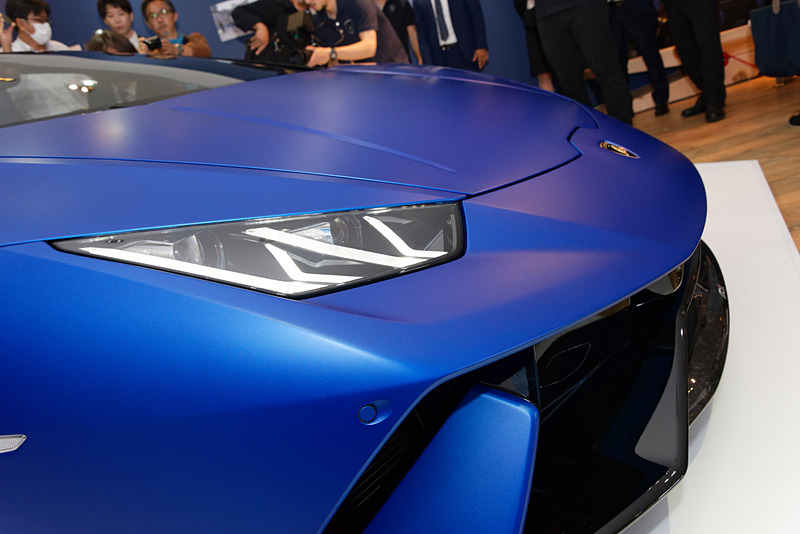 アクティブ・エアロ・ダイナミクス・システムの「ALA（Aerodinamica Lamborghini Attiva）」を採用するスポイラー付近