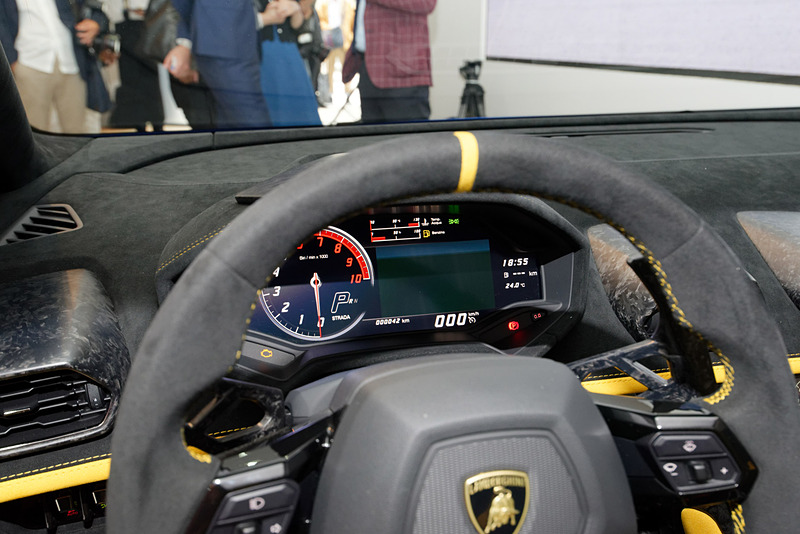 メーターパネルとセンターコンソール