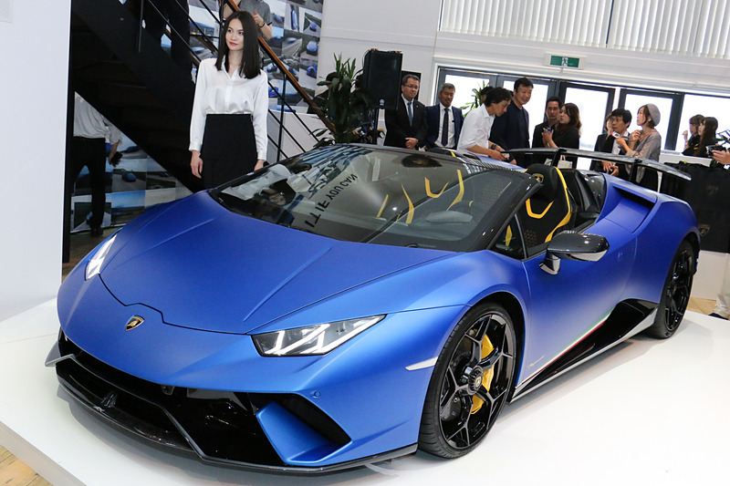 ウラカン ペルフォルマンテ スパイダー