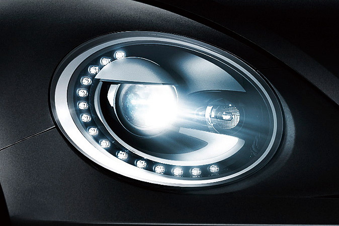 バイキセノンヘッドライト（ハイトコントロール機能付）