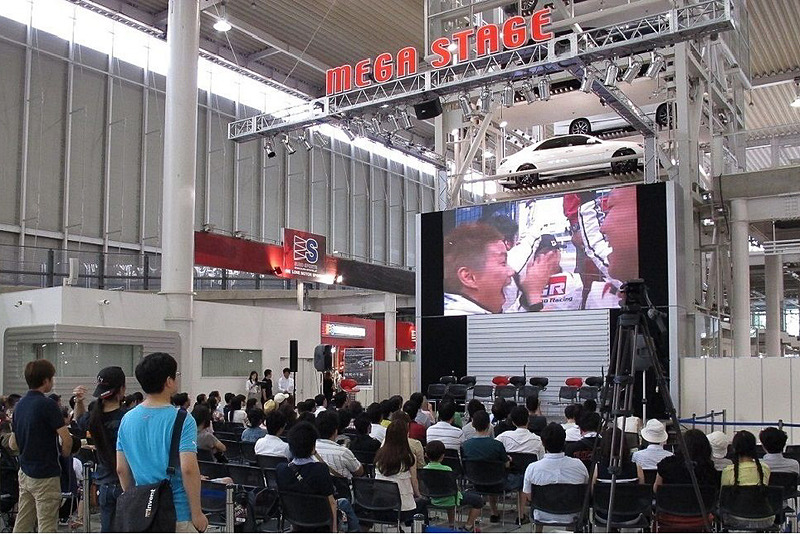 6月16日～17日にメガスクエアの大型ビジョンを使って「J SPORTS Presents ル・マン24hレース パブリックビューイング」を開催