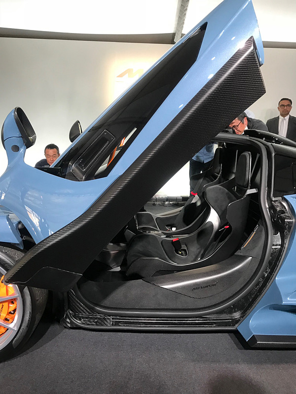 マクラーレン セナのドア