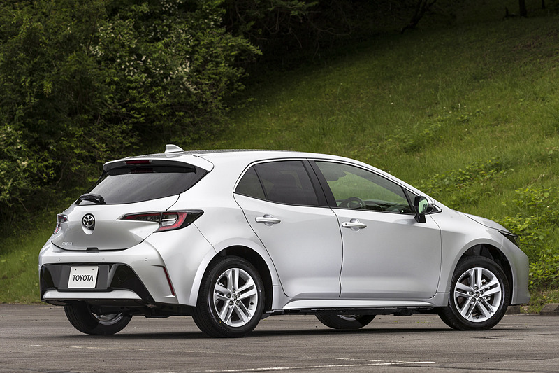 撮影車両のボディカラーは「シルバーメタリック」