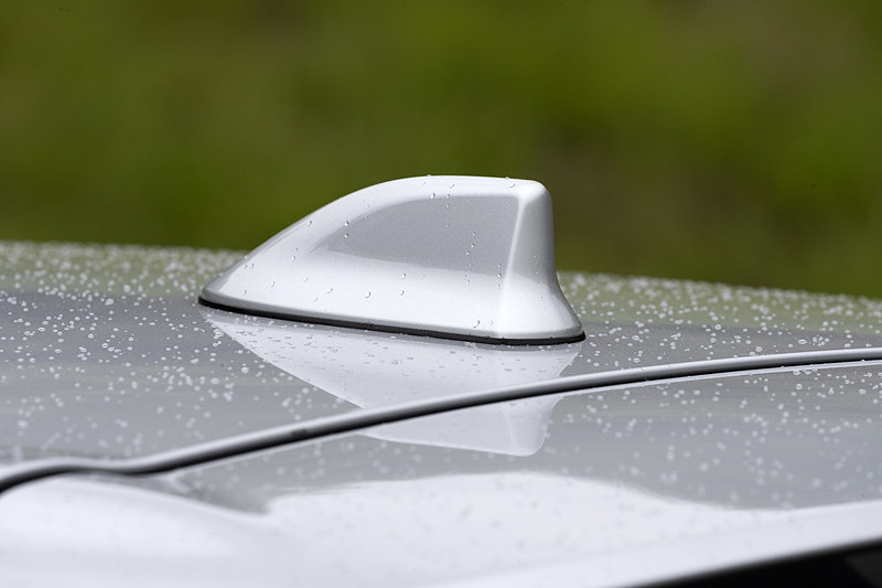 アンテナはシャークフィンタイプ