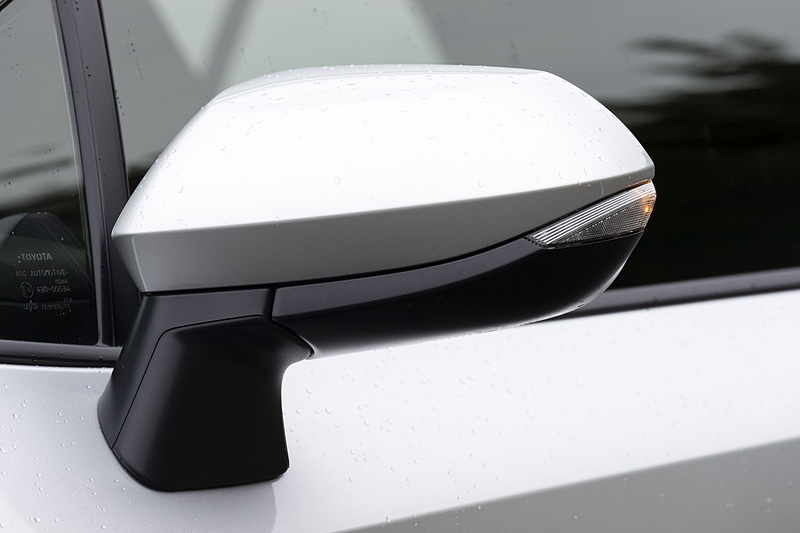 ウィンカー内蔵タイプのドアミラー