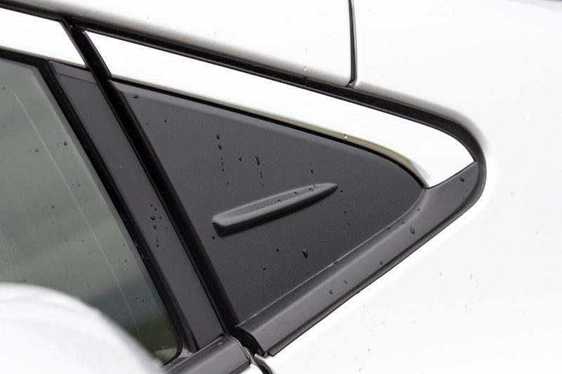 トヨタ車ではお馴染みのエアロスタビライジングフィン