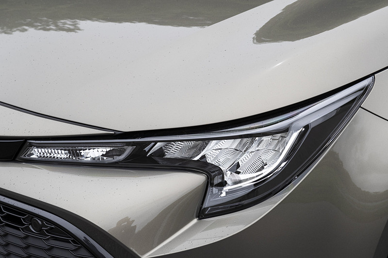 ヘッドライトは2タイプ