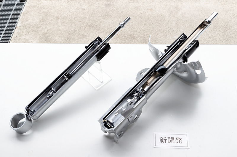 KYBと共同開発した新ショックアブソーバーは、カーペットライドとライントレース性を高次元で両立することを目指して開発が行なわれた