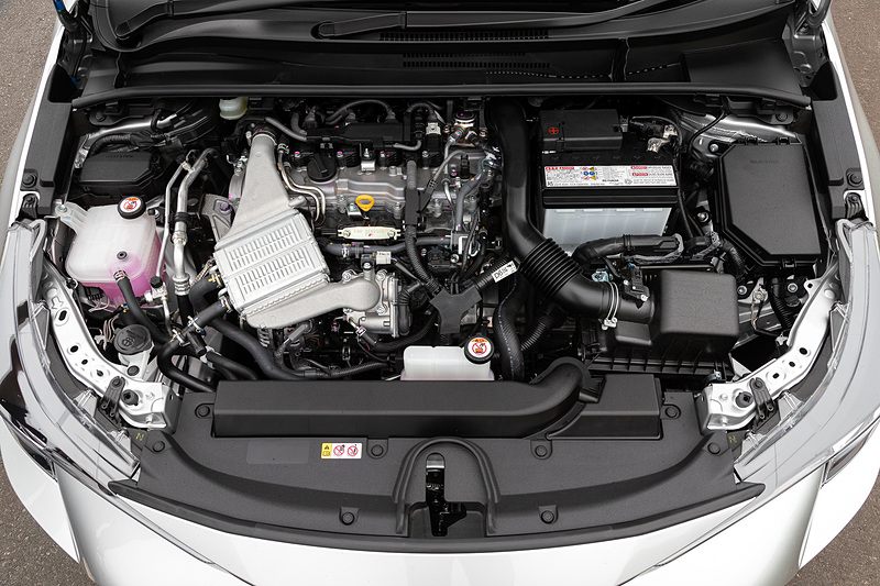 直列4気筒1.2リッター直噴ターボ「8NR-FTS」型エンジンを搭載するガソリンモデル