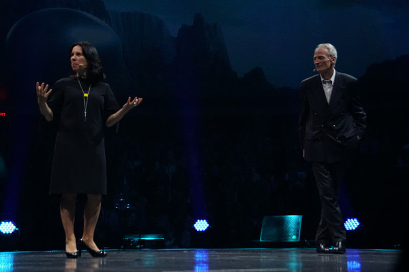 モントリオール市長のヴァレリー・プラント氏（左）、仏ミシュラン CEOのジャン・ドミニク・スナール氏（右）が登壇する基調講演でスタート