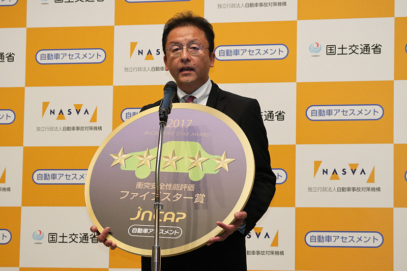 「シビック」の開発担当者として登壇した株式会社本田技術研究所 四輪R&Dセンター 第11技術開発室 第7ブロック 主任研究員の清水英行氏は「ホンダの『シビック』シリーズは、全世界で販売しており、走る喜び、操る喜びをお客さまに提供することをテーマに開発してまいりました。おかげさまで全世界で大変好評となっております。開発の根底にある安全という要素についてこのような賞をいただけたことを、開発陣一堂で非常に感謝しております。今後もより安心して、安全で、その上で操る喜びをお客さまに提供する。そんな商品作りを続けていきたいと思っております」とコメント