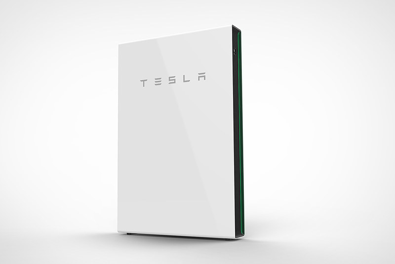 日本初展示となるテスラの家庭用蓄電池「テスラ パワーウォール」