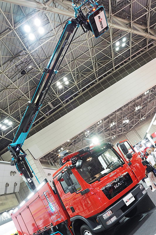 13mのブームを装着