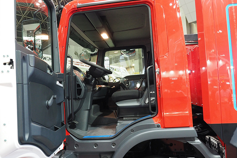 展示では運転席乗り込みも可能になっている