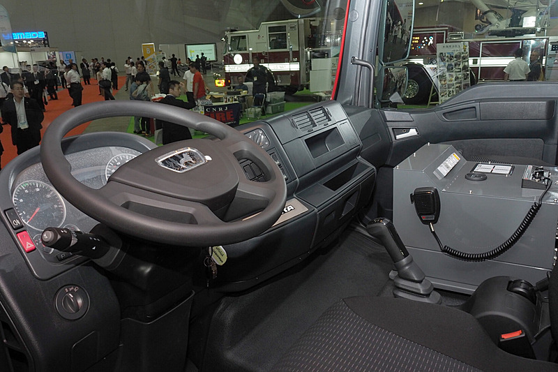 海外仕様で、左ハンドル、マニュアル・トランスミッション