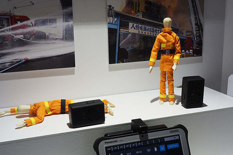 隊員が横になったことも検知する