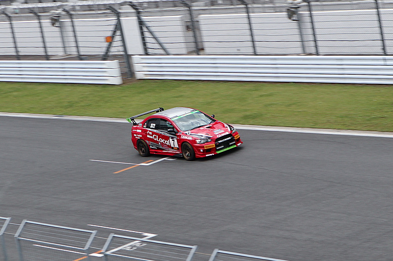 6月2日の決勝レースに向けた予選の走行を実施中