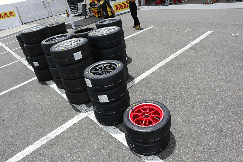 スーパー耐久シリーズでは、2018年シーズンからピレリがタイヤをワンメイク供給している