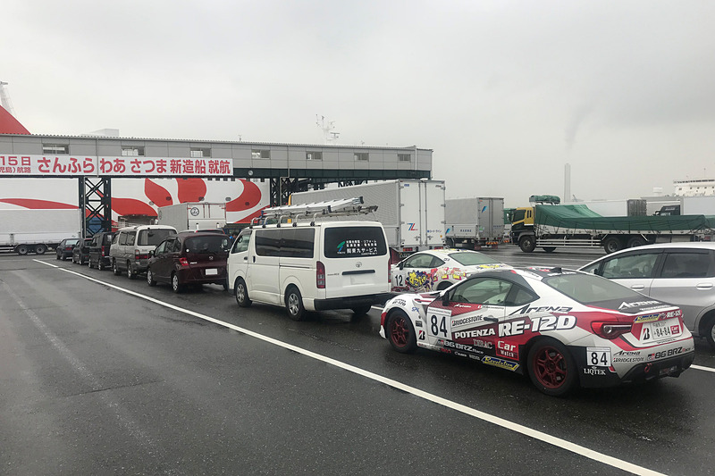 自走で大阪港まで向かい、カーフェリーで別府へ向かう