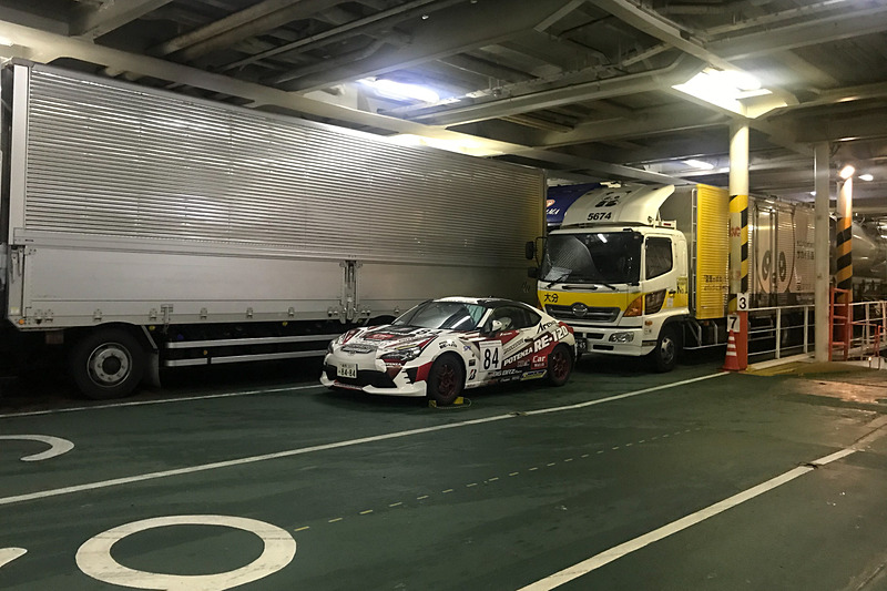 自走で大阪港まで向かい、カーフェリーで別府へ向かう