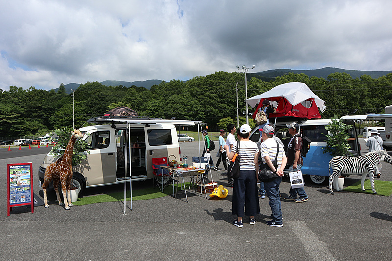 コンパクトカーを改造したキャンピングカーの紹介コーナー