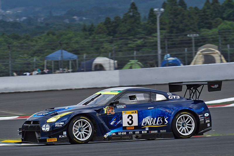 トップをひた走る3号車 ENDLESS GT-R