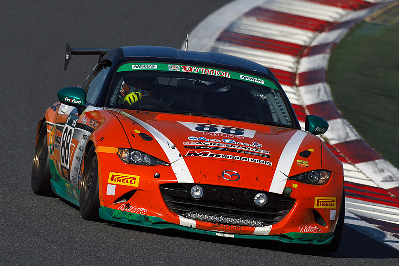 ST-5クラスの88号車「村上モータースMAZDAロードスター」