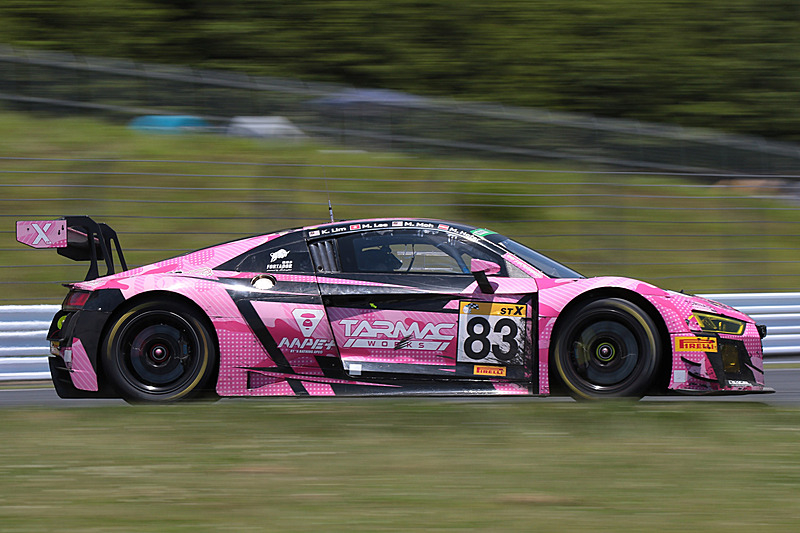 ST-Xクラス2位の83号車「Phoenix racing Asia R8」