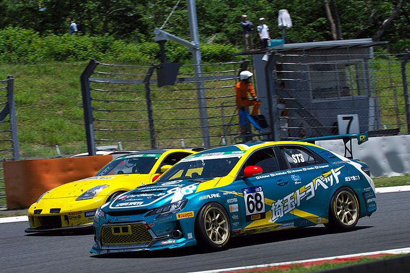 ST-3クラス優勝の68号車「埼玉トヨペット Green Brave GR SPORT マークX」