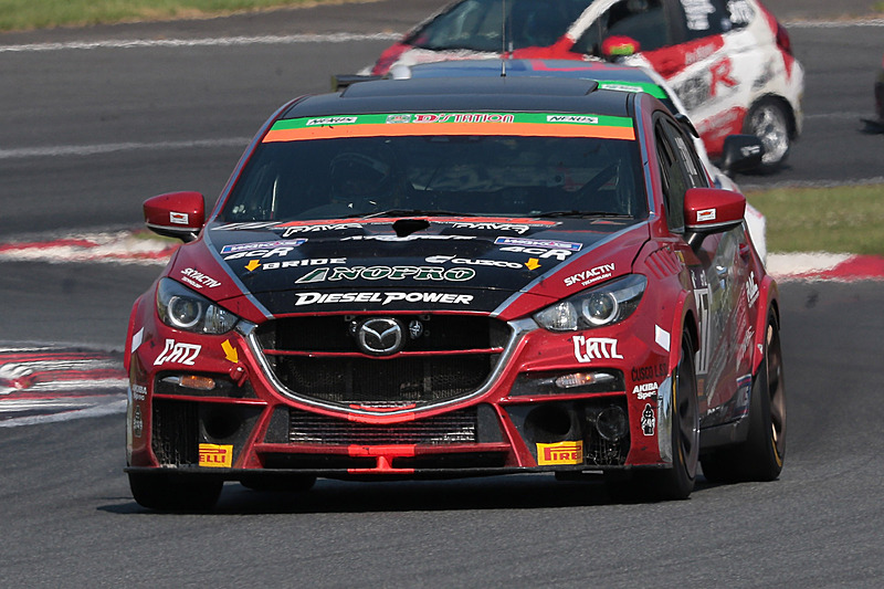 ST-5クラス2位の37号車「DXLワコーズNOPROデミオSKY-D」