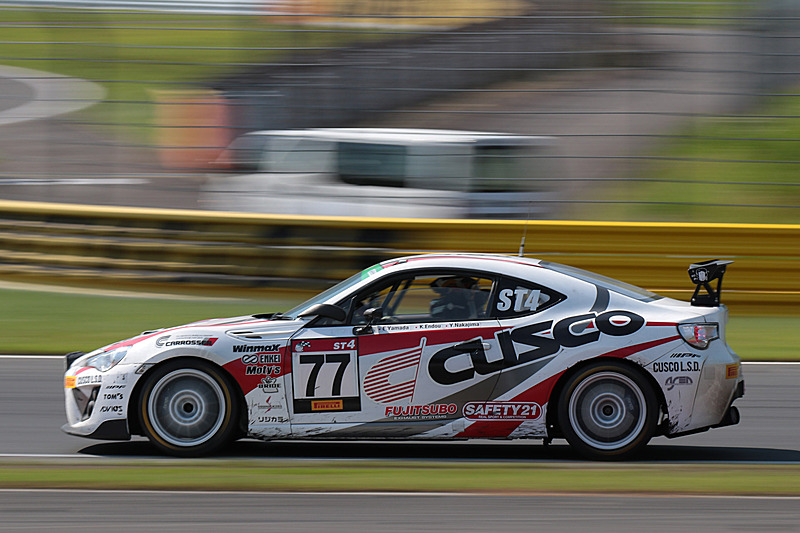橋本洋平選手がドライバーの1人を務めるST-4クラスの77号車「CUSCO RACING 86」はクラス5位、総合23位でレースを終えた