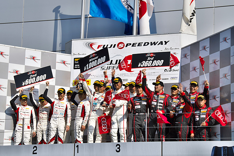 ST-TCRクラスの表彰式。97号車 Modulo CIVIC TCRは2位表彰台を獲得